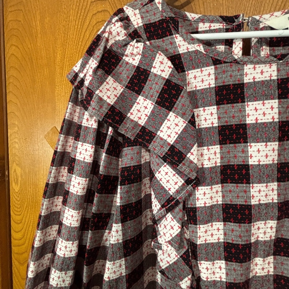 Terra & Sky blouse with black, white and Gray Checkered Top with Red Detail - Picture 9 of 9